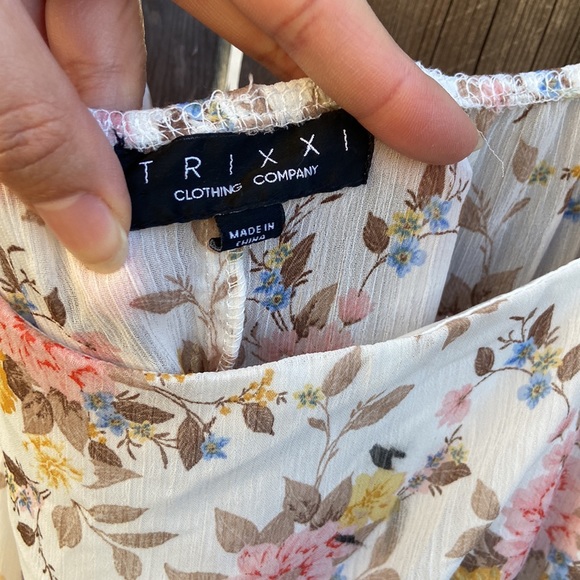 White Floral Ruffle Dress - Picture 8 of 8